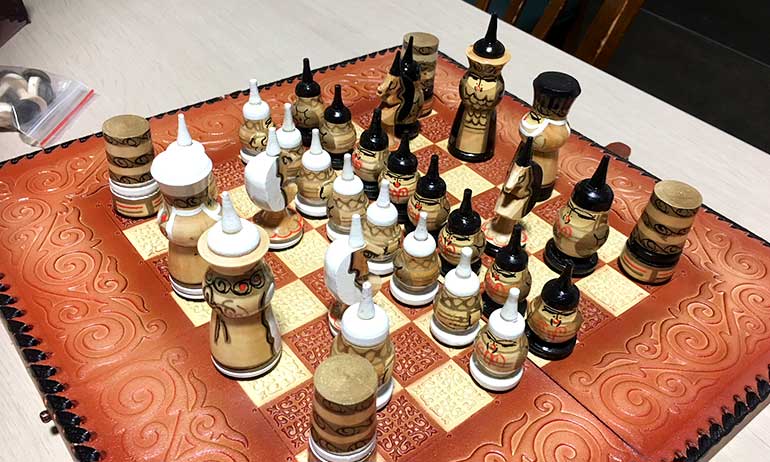 カザフスタンのチェスを頂きました